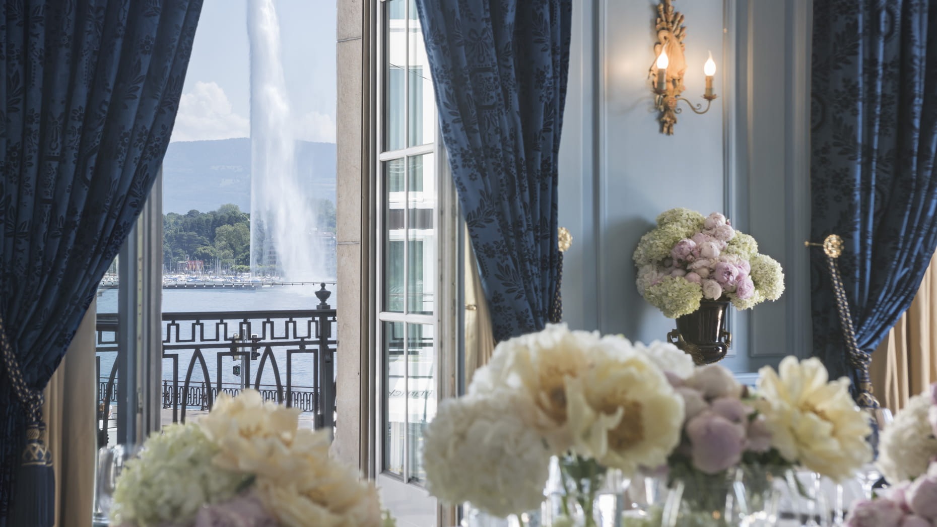 THE SHOWROOM 2025 Returns to the four seasons hotel geneva on august 27