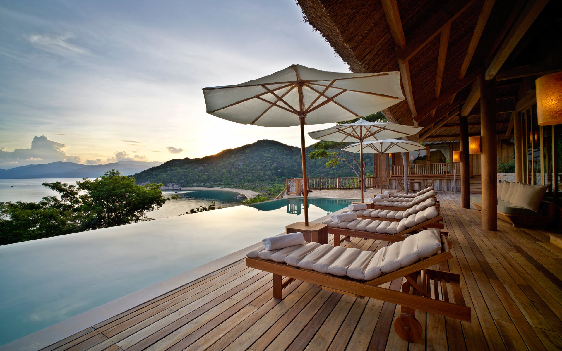 Hilltop Reserve private pool overlooking Ninh Van Bay